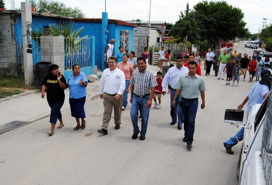 Inaugura el alcalde Alberto Aguirre puente peatonal 