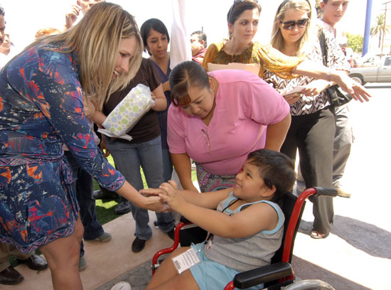 Más de 800 sillas de ruedas entregó la señora Vanessa de Moreira en lo que va del año 