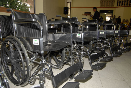 Más de 800 sillas de ruedas entregó la señora Vanessa de Moreira en lo que va del año 