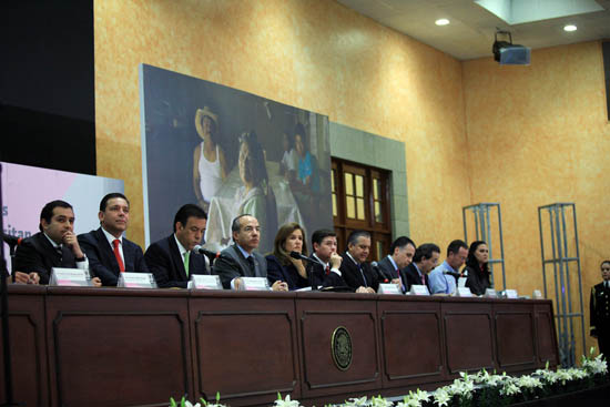 Presenta el Presidente Calderón paquete de apoyos para afectados por huracán “Alex”  