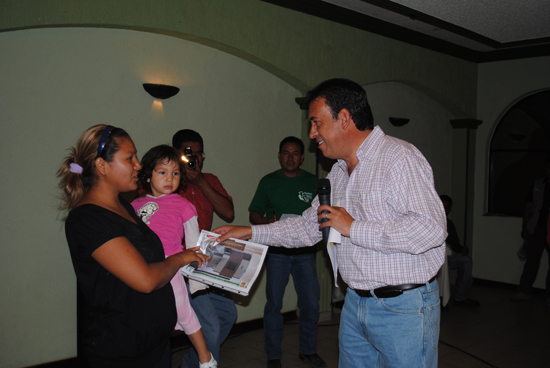 Responde el gobernador Humberto Moreira a damnificados de Acuña 