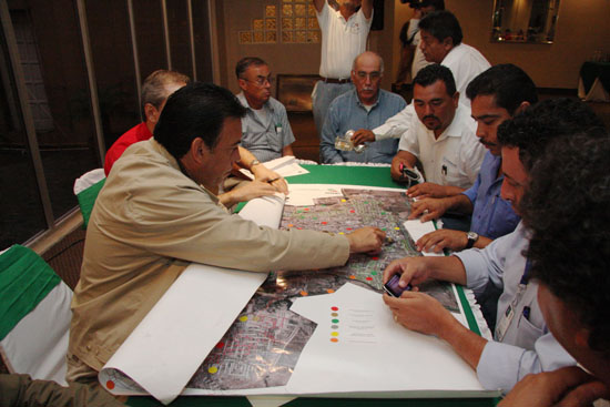 Se reúne el gobernador Humberto Moreira Valdés con funcionarios de CONAGUA 