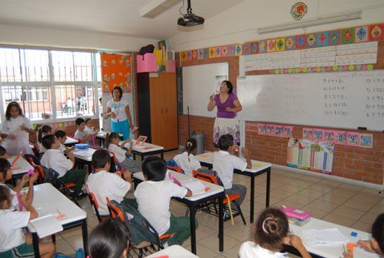 Con todos los respaldos estatales a la educación en Coahuila este lunes inicia el ciclo escolar 2010-2011  