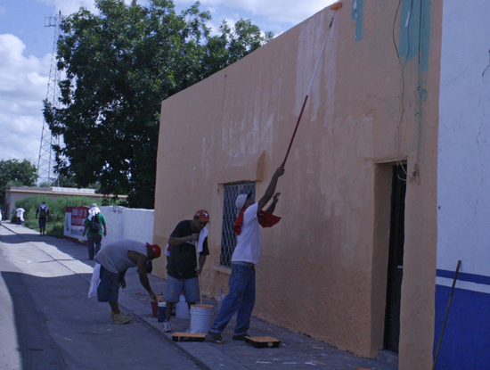 Continúa Antonio Nerio programa de pintura de fachadas 