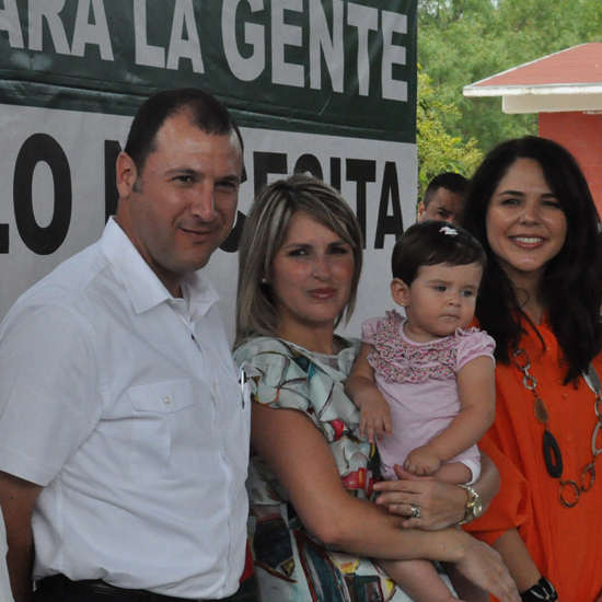 Acompañan Alcalde Óscar López y su esposa, a Presidenta del DIF y Voluntariado Coahuila a gira de trabajo 