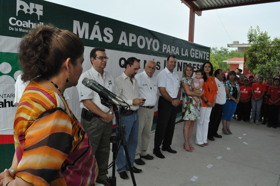 Acompañan Alcalde Óscar López y su esposa, a Presidenta del DIF y Voluntariado Coahuila a gira de trabajo 