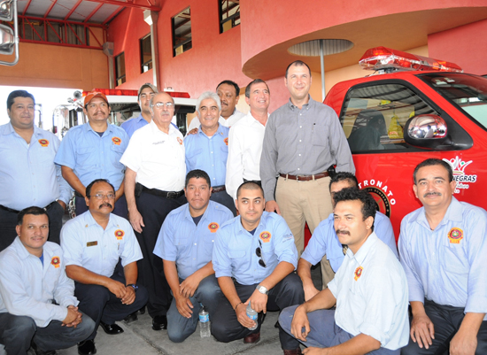 Entrega Littelfuse equipo de protección personal a bomberos de Piedras Negras 