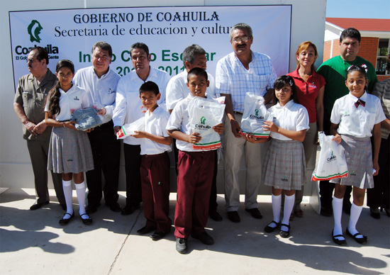 Puso en marcha el alcalde el Ciclo Escolar 2010-2011 en nuestra frontera  