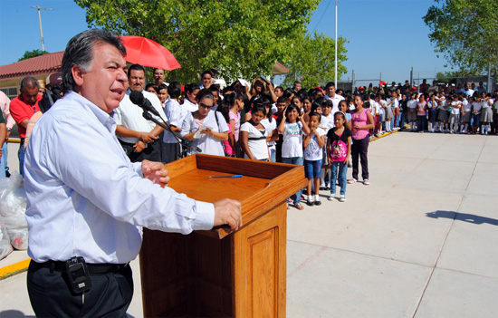 Puso en marcha el alcalde el Ciclo Escolar 2010-2011 en nuestra frontera  