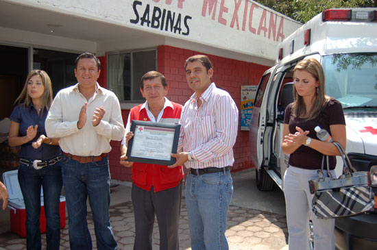 Recibe Antonio Nerio y Anateresa Villaseñor nombramientos honoríficos de Cruz Roja