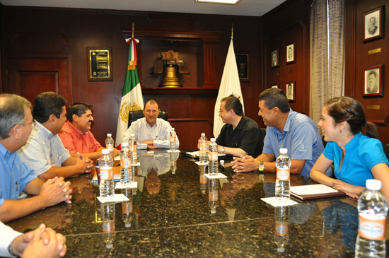 Refrenda Consejo Industria Maquiladora respaldo al alcalde Oscar López Elizondo 