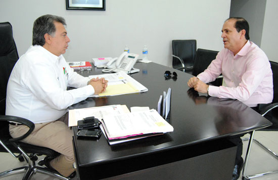 Se reúne el alcalde de acuña Alberto Aguirre con el coordinador regional del SATEC