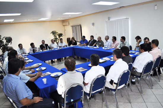 Alcalde  se reune con  socios de la Camara Nacional de Comercio Local 