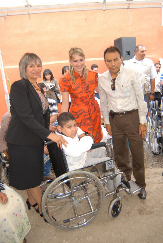 Inaugura la señora Vanessa de Moreira las nuevas instalaciones del DIF Frontera 