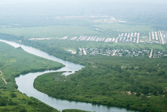 Vista aérea del Rio Bravo sobre Cd. Acuña