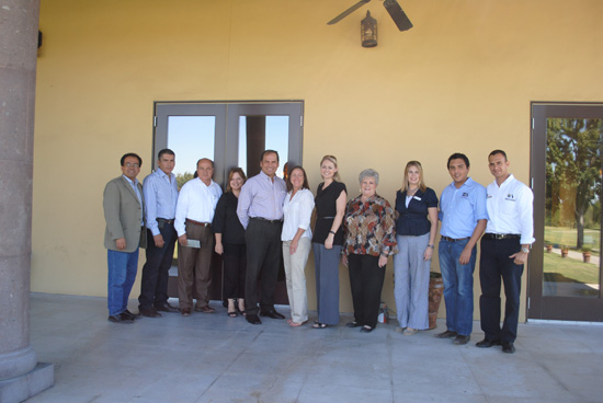 Grupo de trabajo y autoridades de ciudad Acuña, Coahuila.