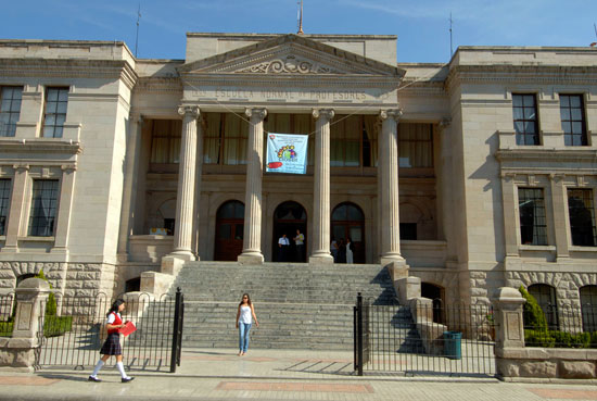 Certifican escuelas normales de Coahuila sus programas académicos a nivel nacional