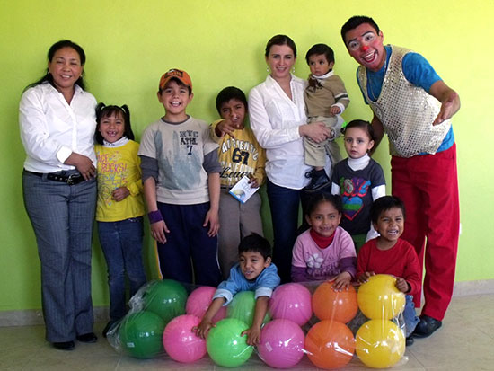 Convive Anateresa con niños de la Casa Hogar “Refugio y Esperanza”
