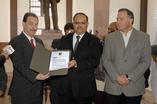 El gobernador de Coahuila, Humberto Moreira solicita licencia ante el Congreso del Estado