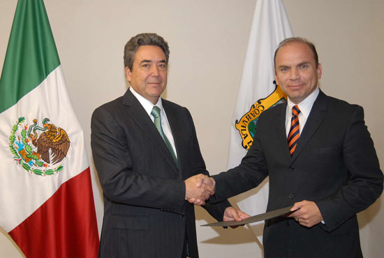 El gobernador Jorge Torres López ratifica a secretarios en sus cargos 