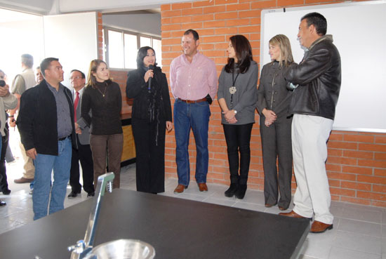 Entregó el gobernador Humberto Moreira una preparatoria más en Coahuila: el CECyTEC de Piedras Negras 