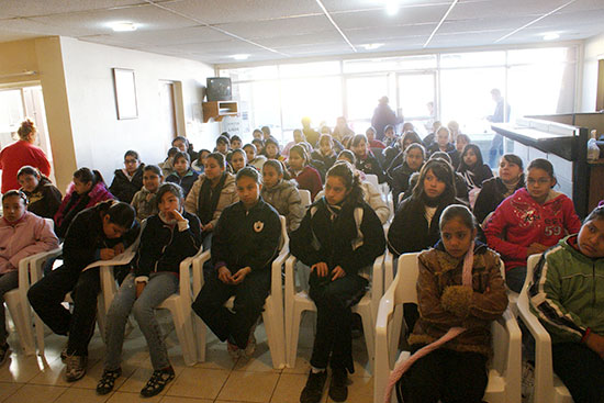 Imparten en DIF San Juan de Sabinas curso contra adicciones