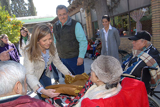 La presidenta del DIF Coahuila visitó el Centro de Asistencia y Ropero del Pobre, de Saltillo