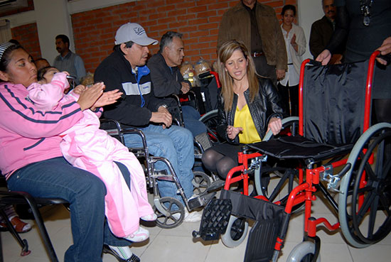 La señora Carlota Llaguno de Torres refrendó su compromiso de trabajar por la población más vulnerable