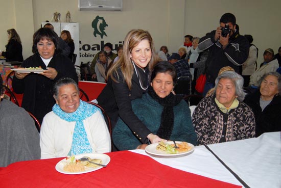 Los  adultos mayores, pilares de la sociedad: Presidenta del DIF y el Voluntariado Coahuila