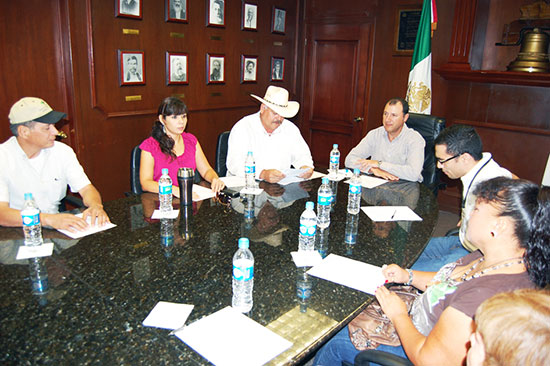 Anuncia alcalde rehabilitación del  Camino Real ejido Centinela - San Isidro