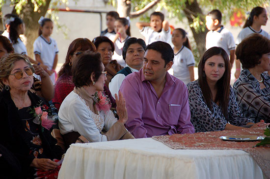 Asisten Antonio y Anateresa Nerio a  evento de reconocimiento en Colegio de la Paz