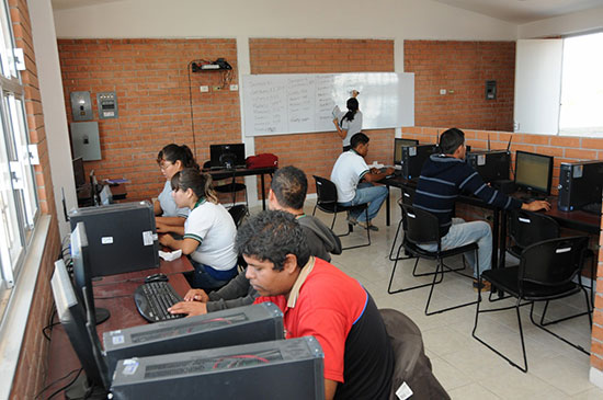 Con preparatorias en comunidades pequeñas como en el Ejido “Baján”, hoy Coahuila es otro en educación media