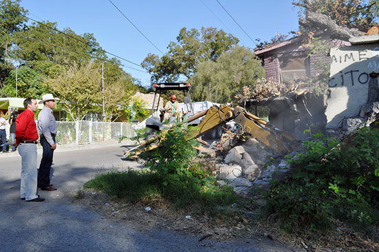 Continúa municipio demolición de viviendas que representan riesgos para los nigropetenses