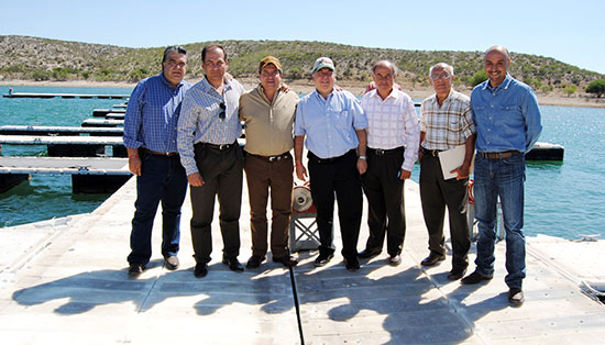 El alcalde y el secretario de turismo constatan obra en la presa y el lugar idóneo para la casa del pescador