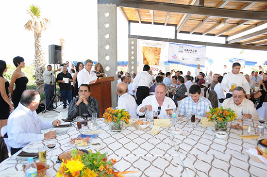 El gobernador Jorge Torres compartió con la Canaco-Torreón acciones de seguridad pública en La Laguna