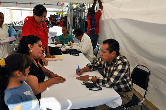 Favorece Brigada Médica de Salud a los habitantes de la Colonia Juárez