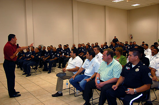 Imparten conferencia motivacional a elementos de Tránsito y Seguridad Pública en Nueva Rosita
