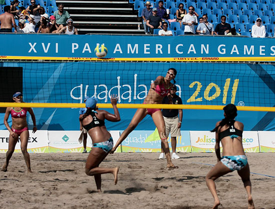 La coahuilense Bibiana Candelas, con su compañera Mayra García, disputará medalla de oro en volibol de playa