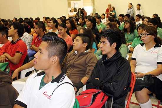Ofrecieron Novena Conferencia de Prevención a estudiantes de Acuña
