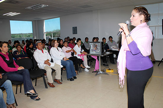 Ofreció el Sistema DIF Acuña conferencia preventiva en el marco del Día Mundial de la Lucha contra el Cáncer de Mama