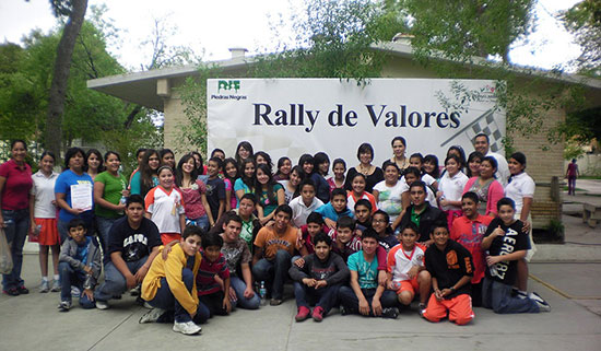 Participan 50 adolescentes en Rally de Valores
