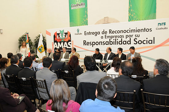 Presidenta del DIF Coahuila entrega reconocimientos a empresas por su responsabilidad social