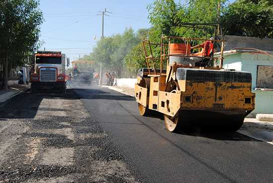 Supervisa el alcalde Alberto Aguirre Villarreal trabajos de pavimentación de 75 cuadras