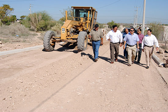 Supervisa el alcalde Alberto Aguirre Villarreal trabajos de pavimentación de 75 cuadras
