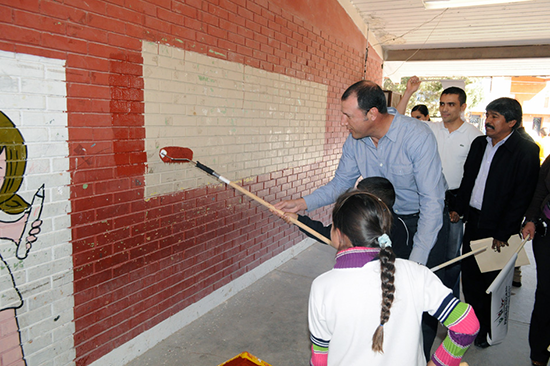Arranca alcalde obras en dos escuelas por más de 378 mil pesos