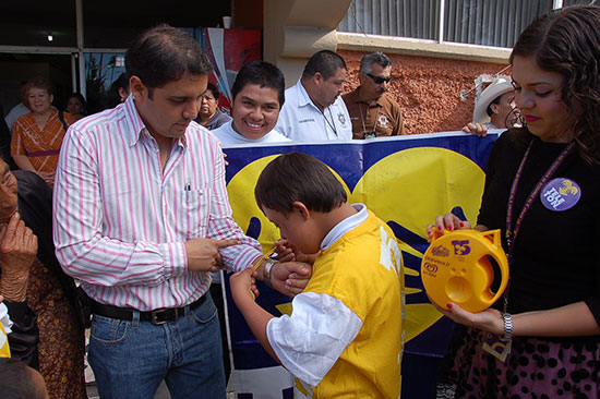 Arrancan Antonio  y Anateresa Nerio campaña Teletón 2011
