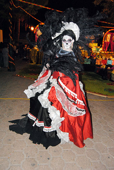 Asiste alcalde a presentación de Mega Altar de muertos y premiación de Concurso de Disfraz de Catrinas