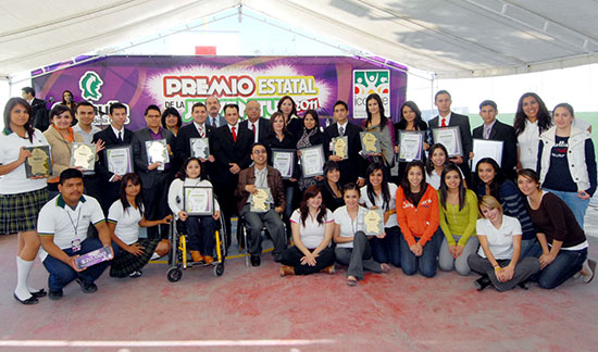 El gobierno del estado entrega el Premio Estatal de la Juventud 2011