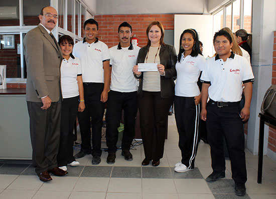 Entrega el DIF Acuña becas a 148 estudiantes del CECyTEC plantel “Francisco Villa”