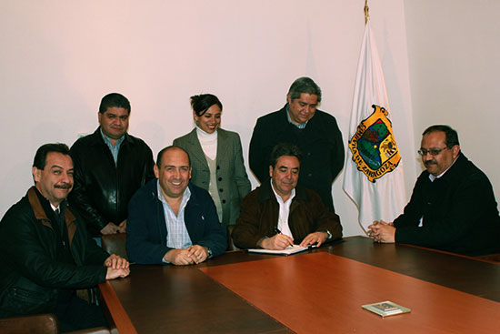 Firma Jorge Torres López promulgación de la Ley Orgánica de la Administración Pública del Estado
